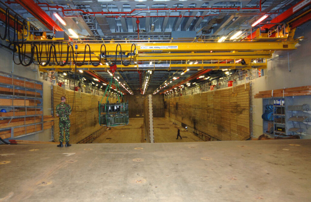 JSP 467/482 High Integrity Crane for MoD LPD